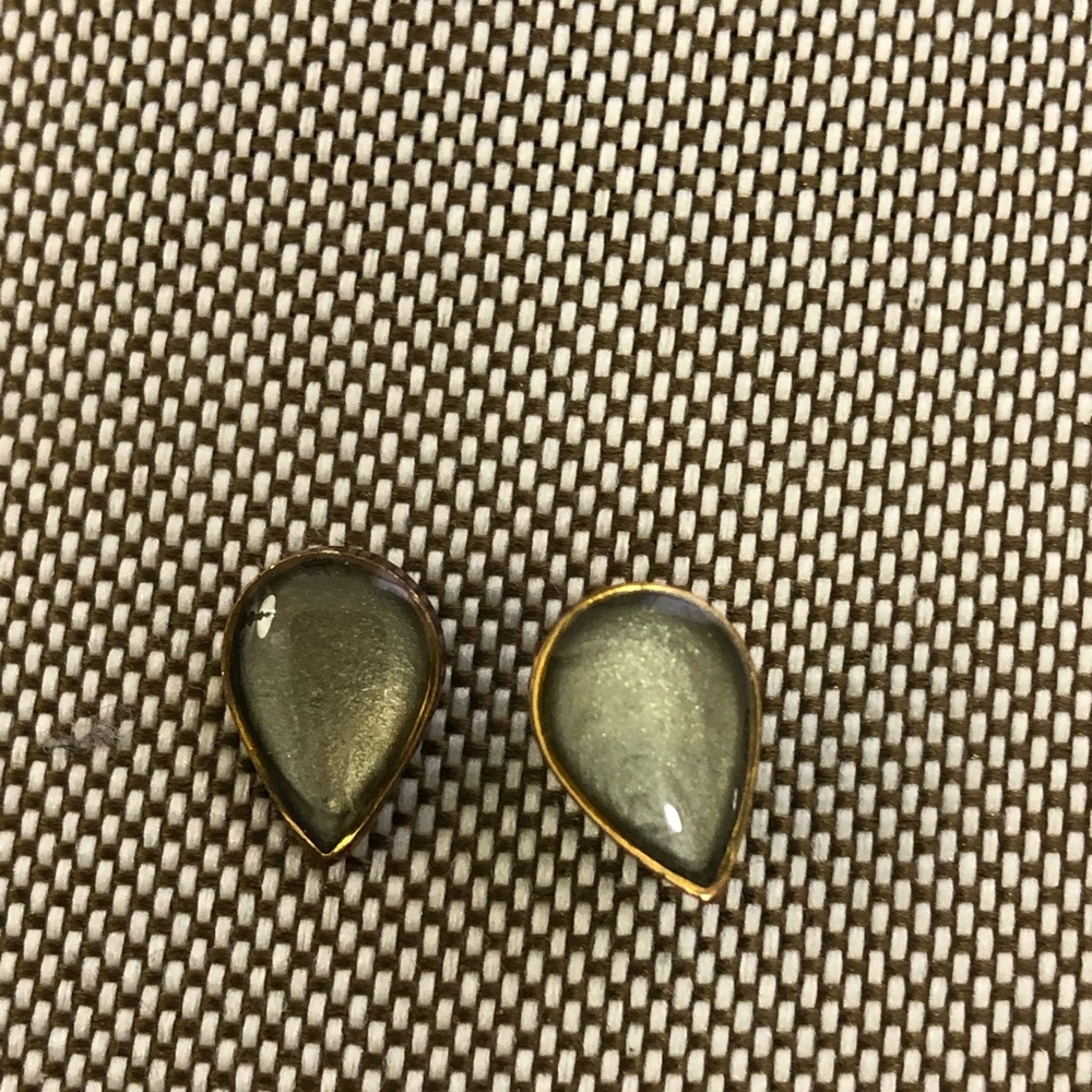Post Earrings Light Green Gold Tone